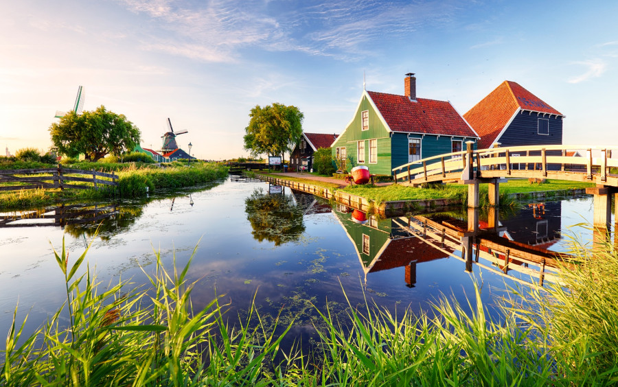 Wiatraki w Zaanse Schans – tradycyjny krajobraz Holandii niedaleko Amsterdamu