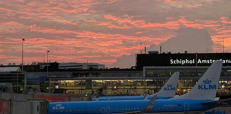 Schiphol podniesie opłaty lotniskowe, a linie ceny biletów? - 45974