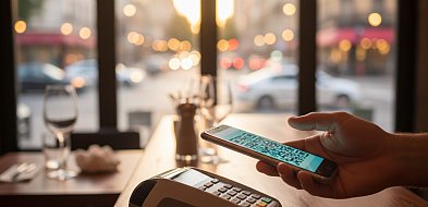 Płatności telefonem i zegarkiem popularniejsze