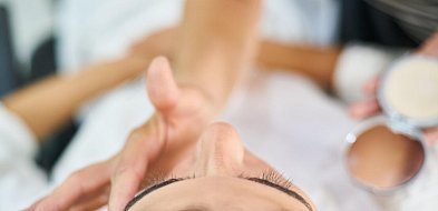 Dermatolodzy alarmują: trendy z TikToka powodują coraz więcej problemów