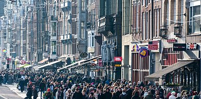 Ludzie na ogół zadowoleni z życia, poziom zaufania maleje