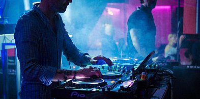 Nocne kluby w Amsterdamie wprowadzają abonament