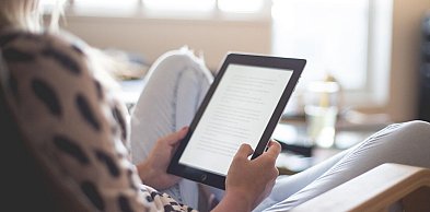 Firma stworzyła ponad 2 tysiące książek napisanych przez AI
