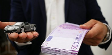 Nowe samochody powoli nieosiągalne dla ludzi -51012