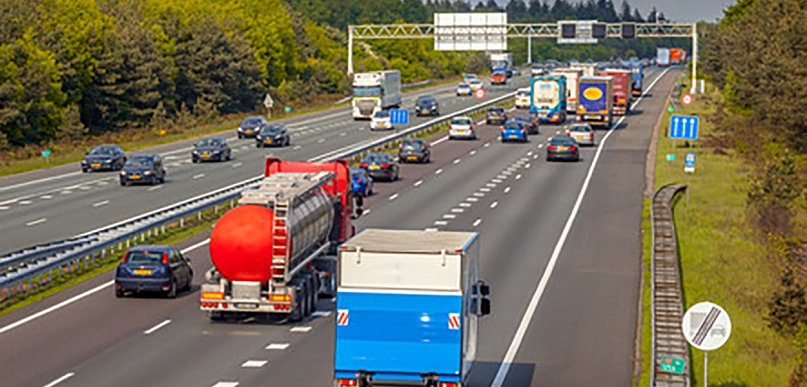 Mniejsze wydatki na budynki, maszyny i wyposażenie