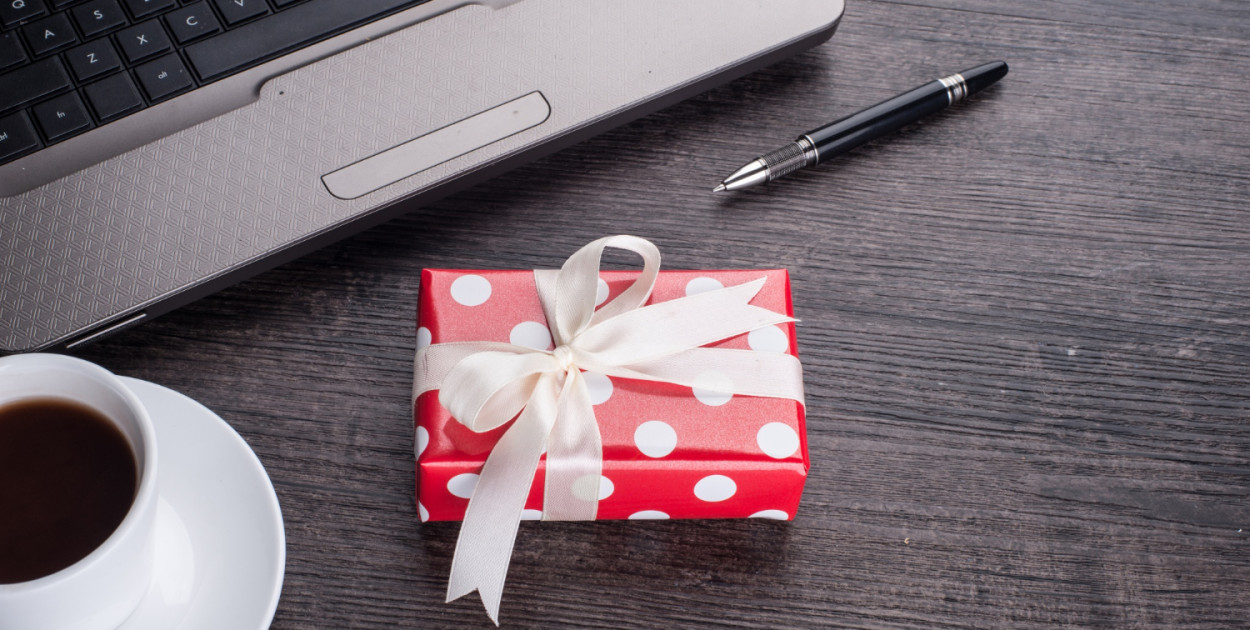 Świąteczna paczka może stać się problemem. Skarbówka patrzy z ukrycia