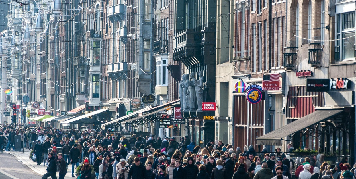 Ludzie na ogół zadowoleni z życia, poziom zaufania maleje