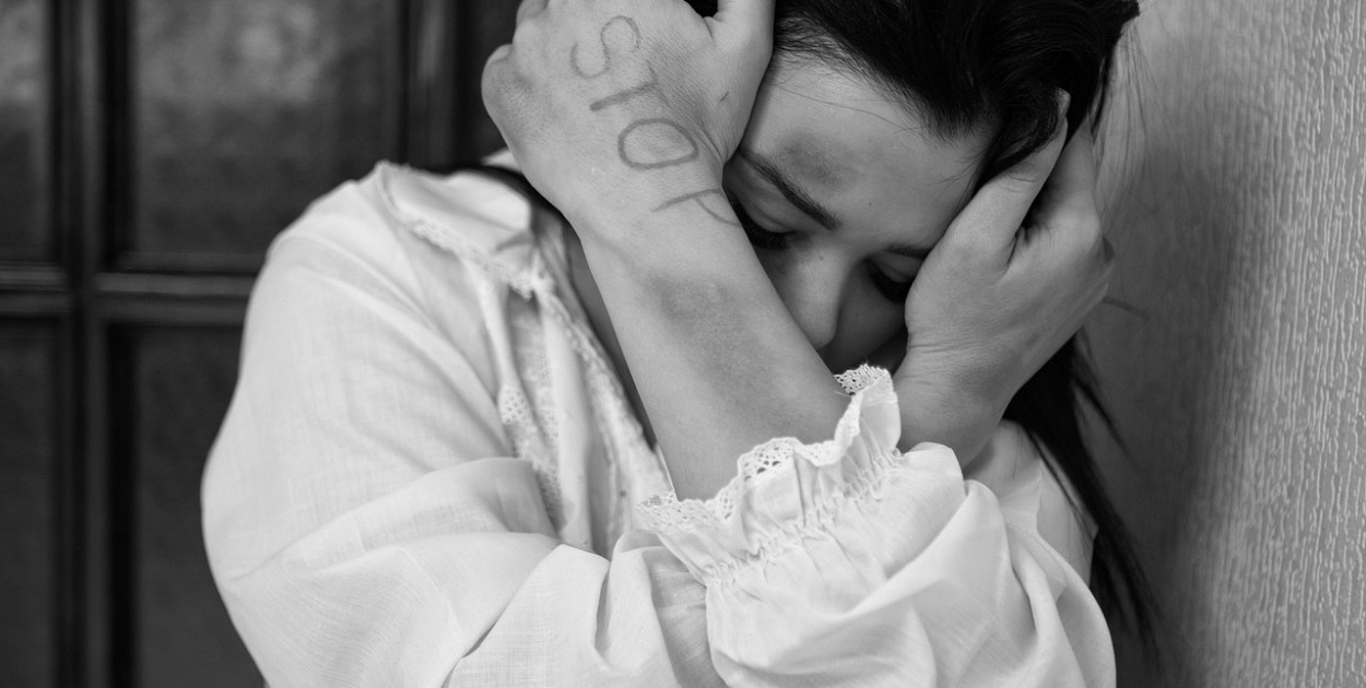 Co najmniej jedna próba uduszenia dziennie