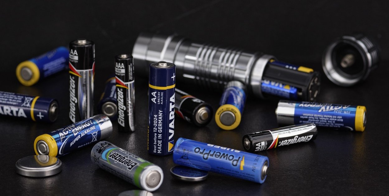 Kilkadziesiąt przypadków połknięcia baterii