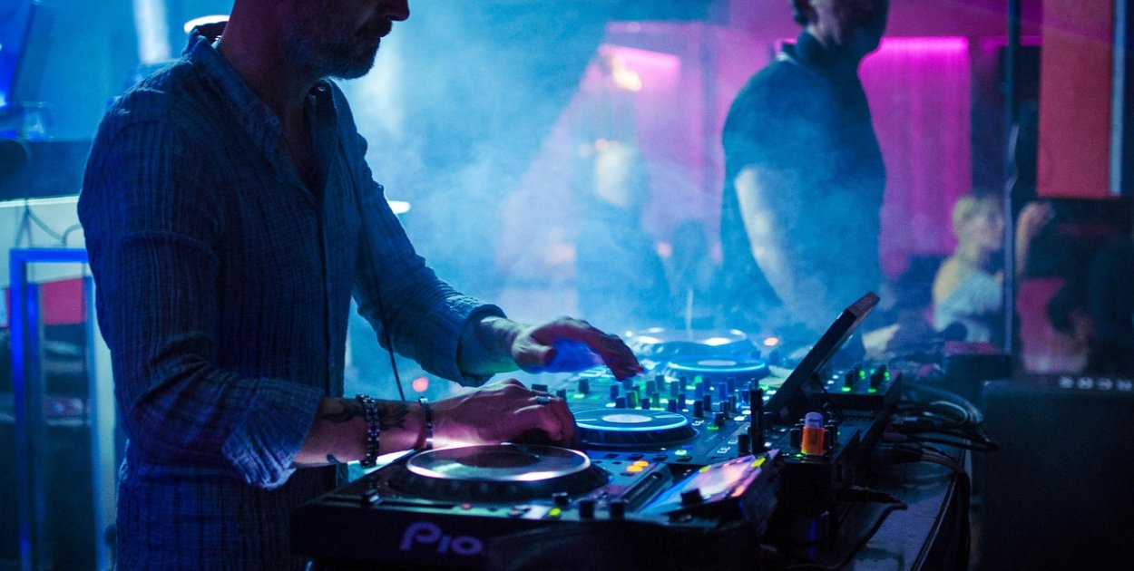 Nocne kluby w Amsterdamie wprowadzają abonament